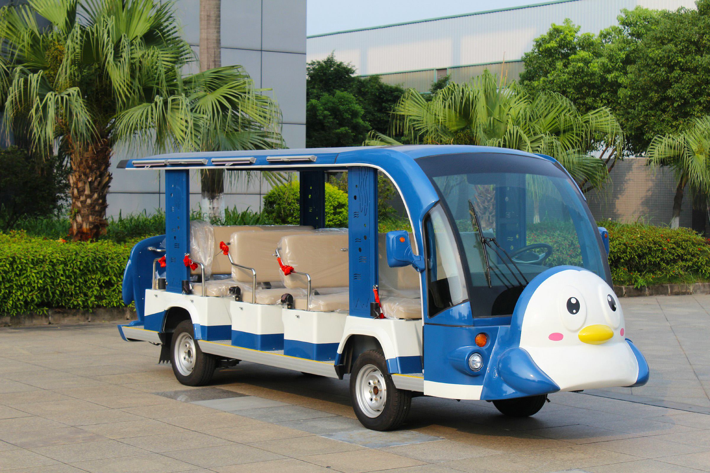 企鹅主题观光车